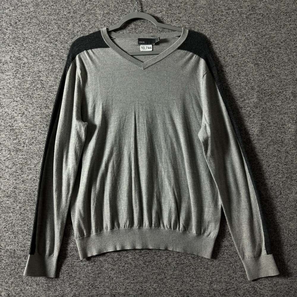 Vince Men's Size XL Gray 100% Wool Long Sleeve Pullover V-Neck Sweater